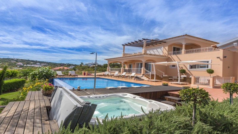 Pool, Jacuzzi and Terrace