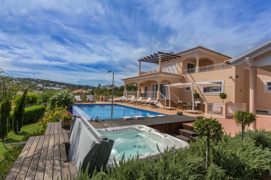 Pool and Jacuzzi area