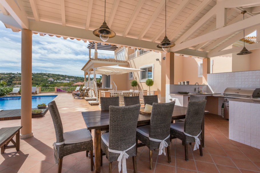 BBQ and outdoor kitchen